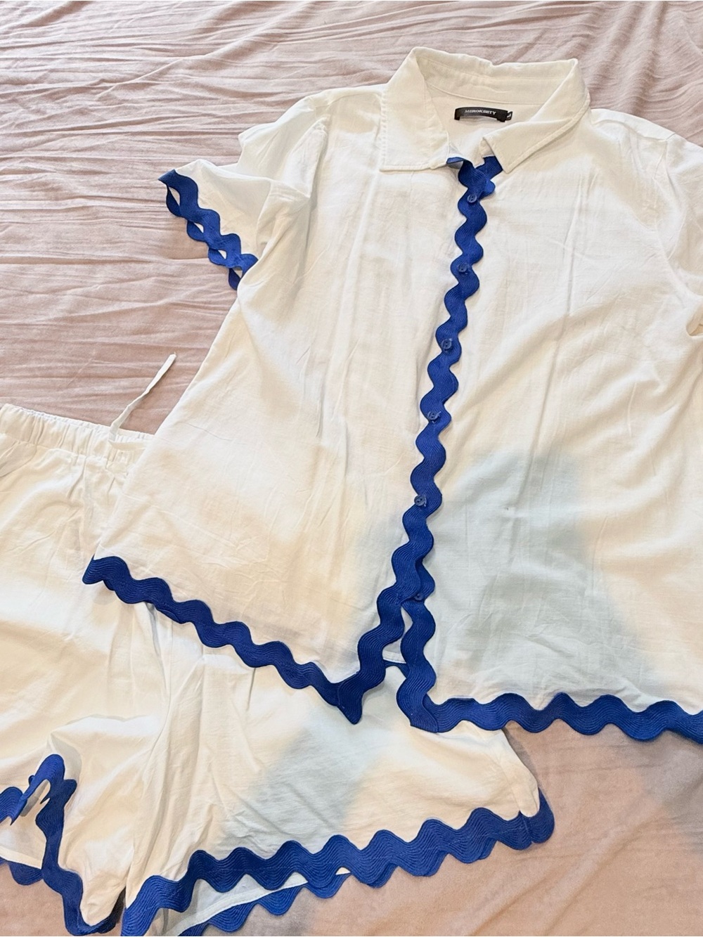 NWOT Merokeety White Button-Down Top & shorts with Blue Scalloped Rick rack Trim